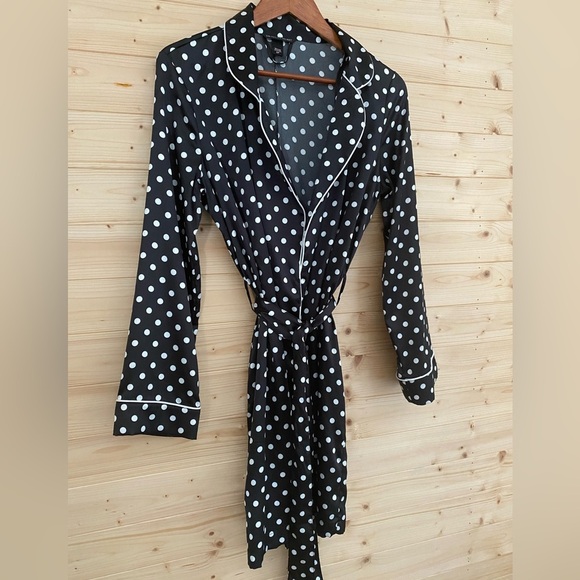 VICTORIA’S SECRET Elegant Women’s Small Black & White Polka Dot Satin-Style Robe - Picture 2 of 9